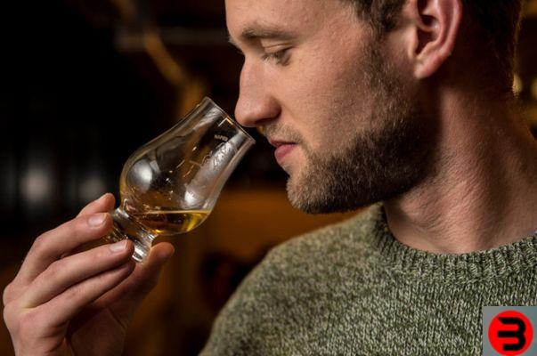 Cómo degustar el whisky y apreciar su sabor y aromas.